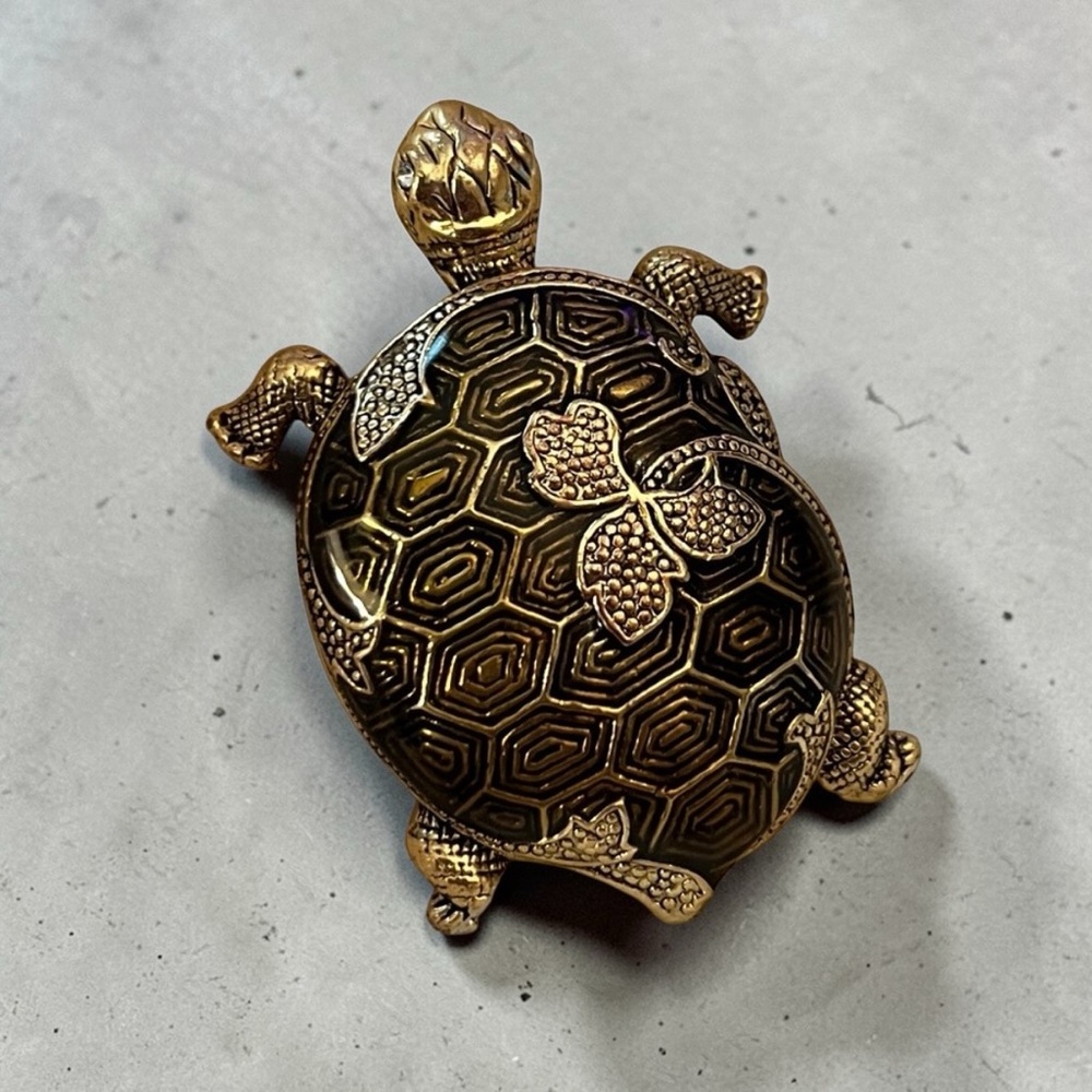 Beautiful Gold Turtle Decorative Brooch